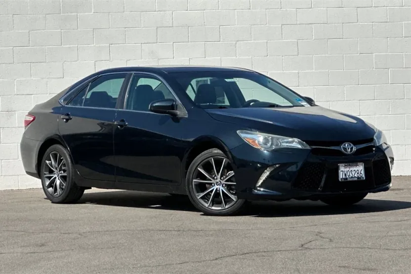 2015 Toyota Camry XSE photo 1