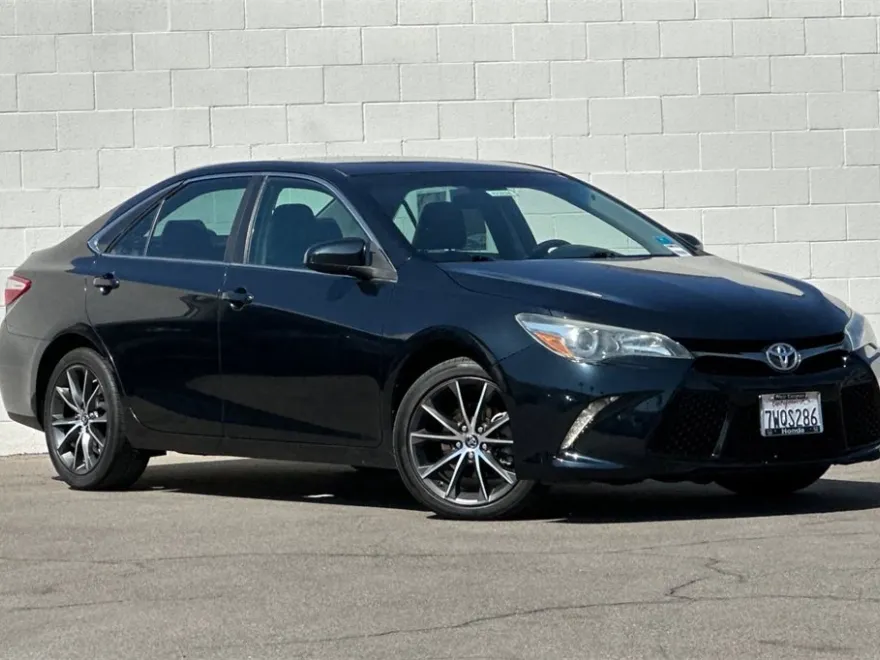 2015 Toyota Camry XSE photo 1
