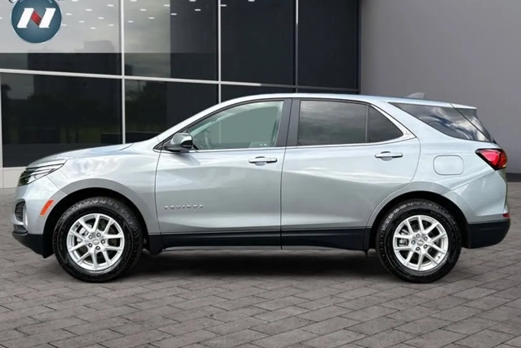 2023 Chevrolet Equinox LT photo 1