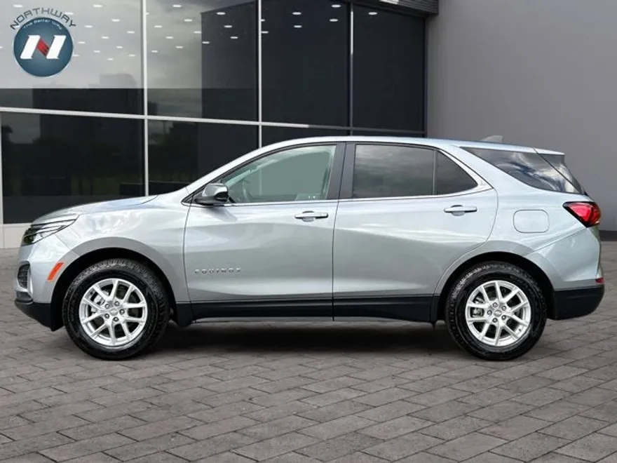 2023 Chevrolet Equinox LT photo 1