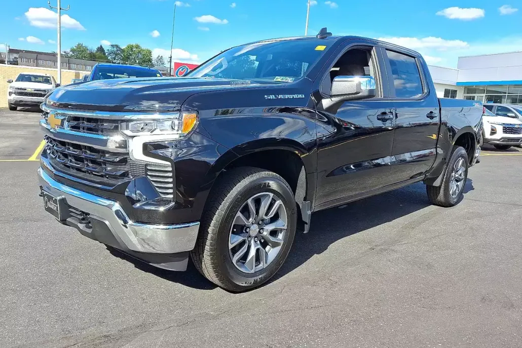 2026 Chevrolet Silverado 1500 LT photo 1