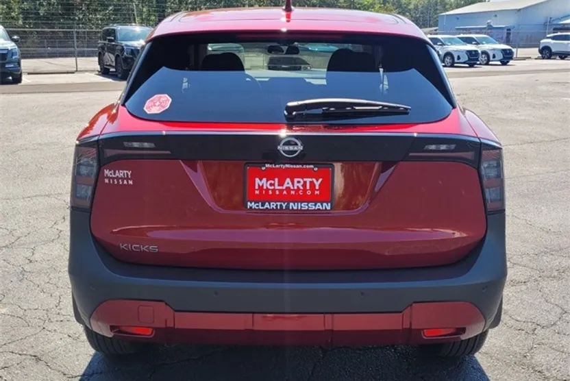 2025 Nissan Kicks SV photo 1