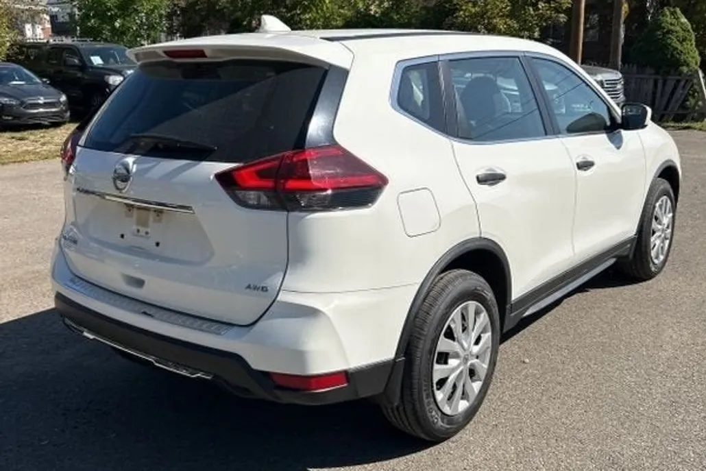 2020 Nissan Rogue S photo 1