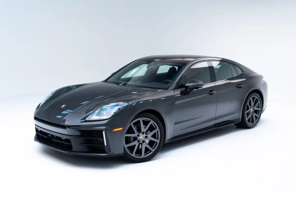 2025 Porsche Panamera photo 1