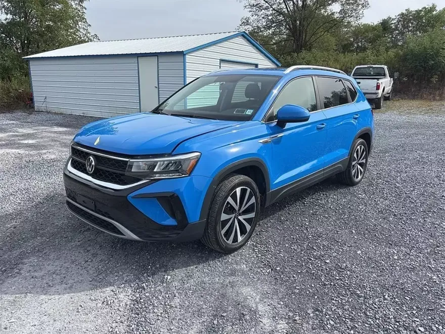 2022 Volkswagen Taos SE photo 1