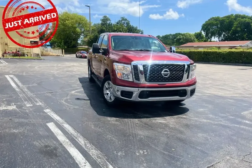 2018 Nissan Titan SV photo 1
