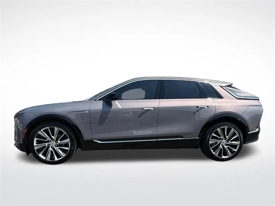 2024 Cadillac Lyriq Luxury photo 2