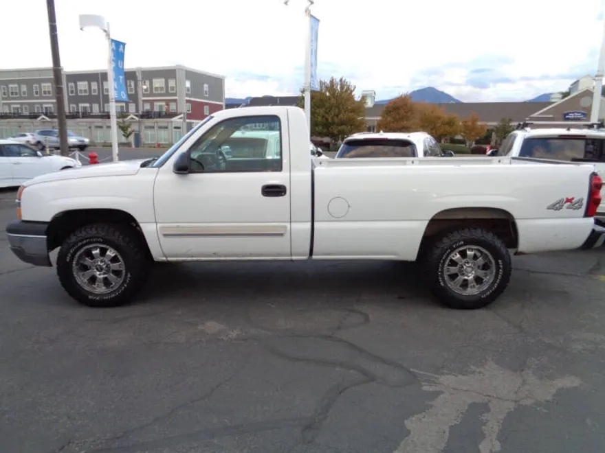2004 Chevrolet Silverado 1500 LS photo 1