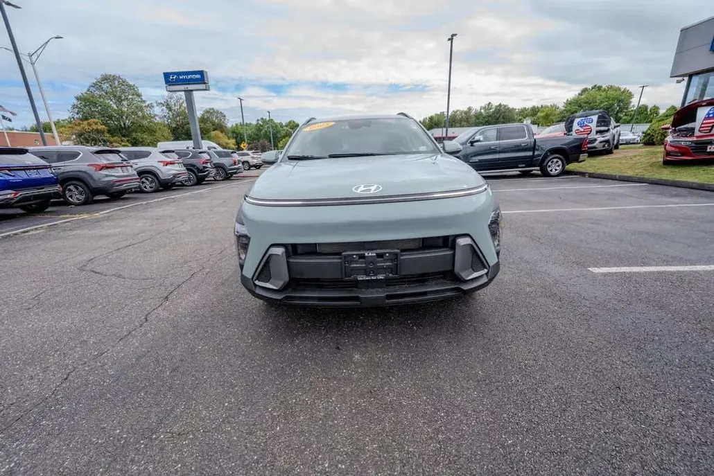 2025 Hyundai Kona SEL photo 1