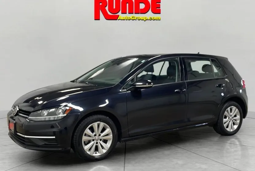 2021 Volkswagen Golf TSI photo 1