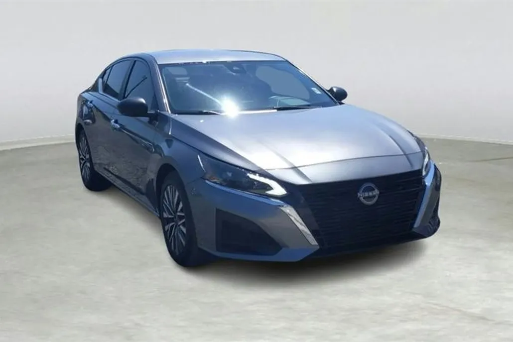2024 Nissan Altima 2.5 SV photo 1