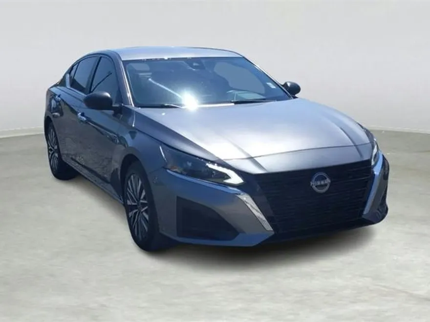 2024 Nissan Altima 2.5 SV photo 1