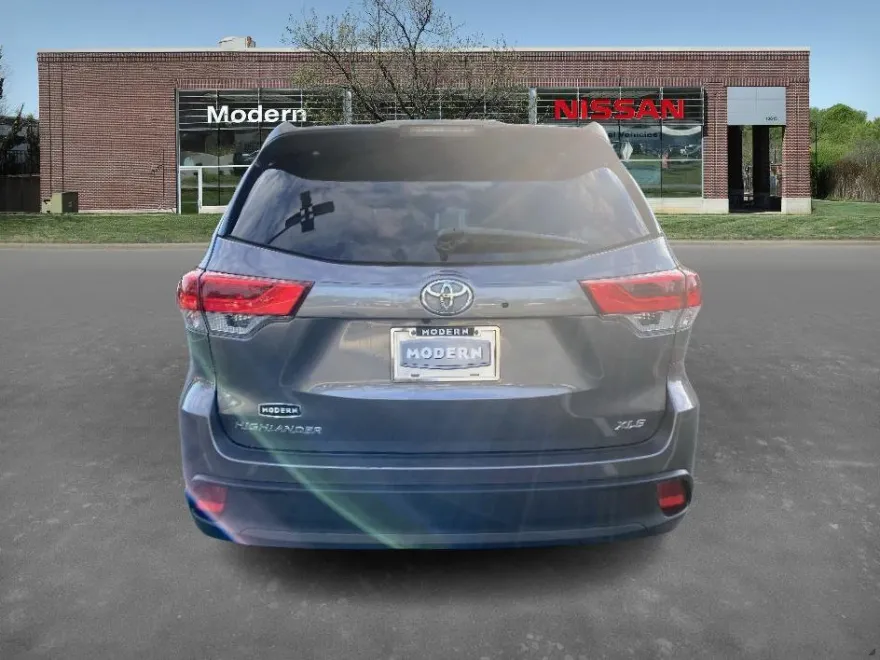 2019 Toyota Highlander XLE photo 1