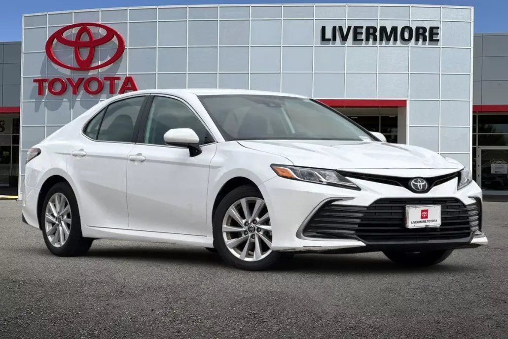 2024 Toyota Camry LE photo 1