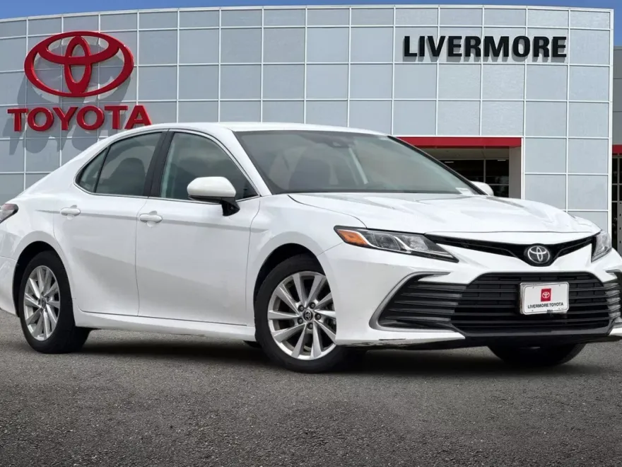 2024 Toyota Camry LE photo 1