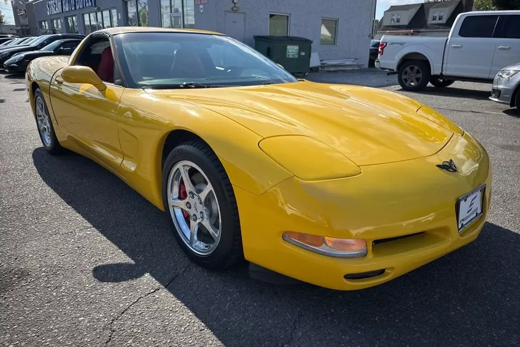 2004 Chevrolet Corvette Base photo 1