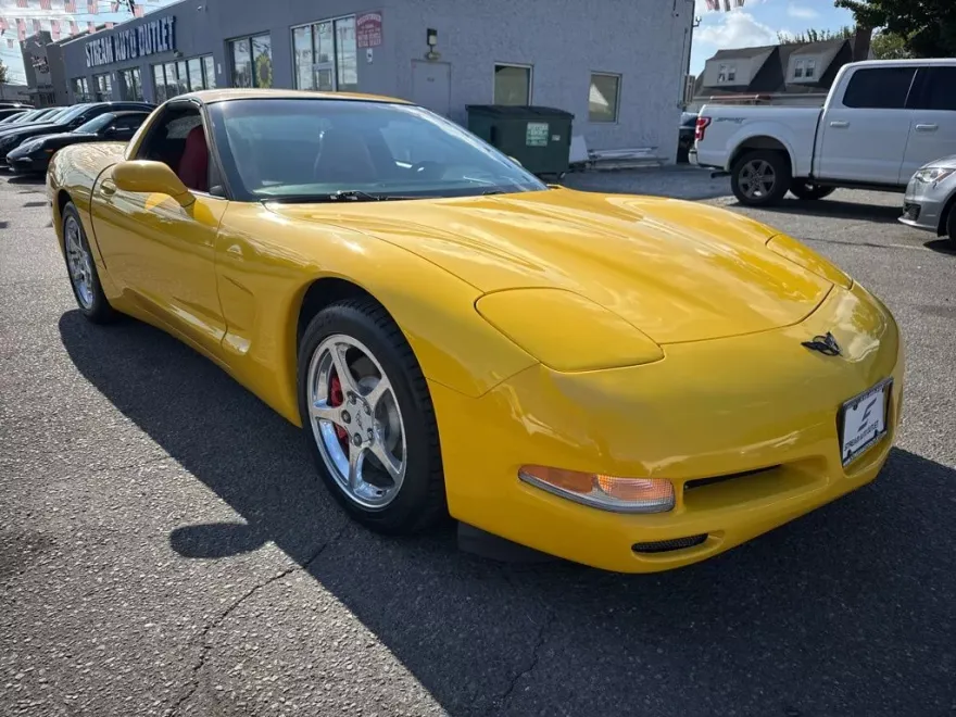2004 Chevrolet Corvette Base photo 1
