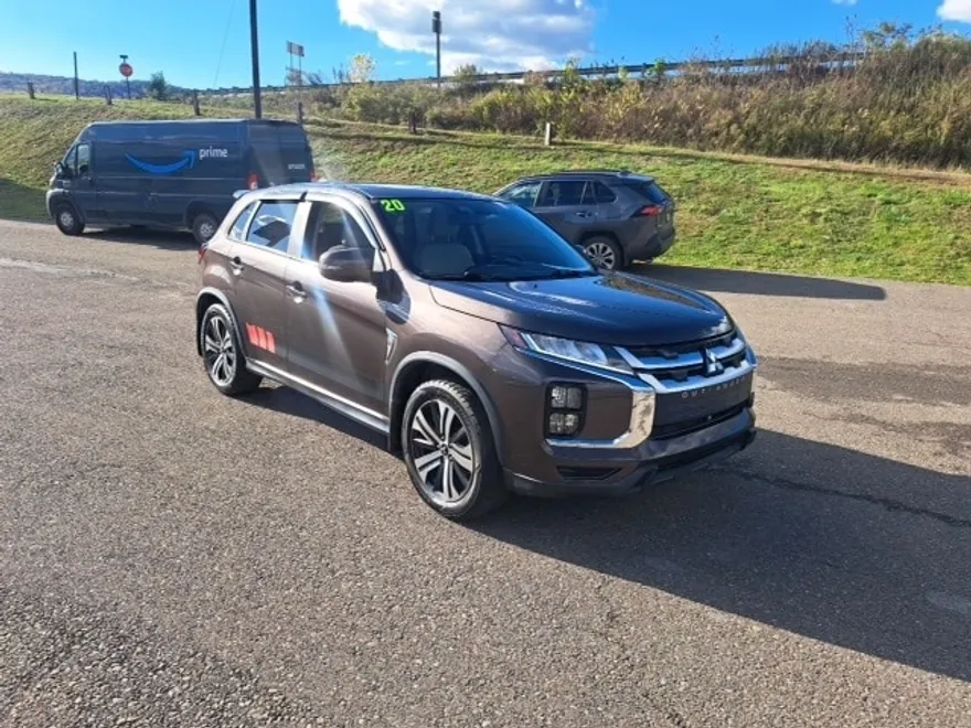 2020 Mitsubishi Outlander Sport SE photo 1