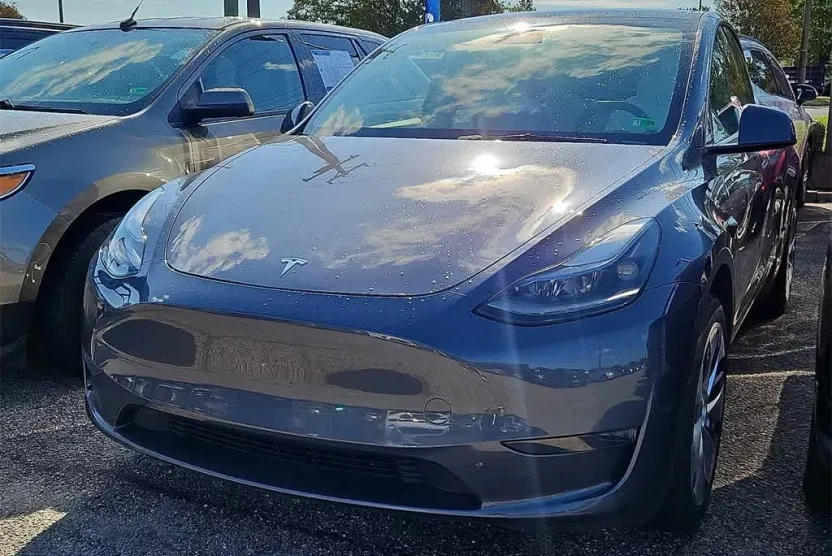 2024 Tesla Model Y Long Range photo 1