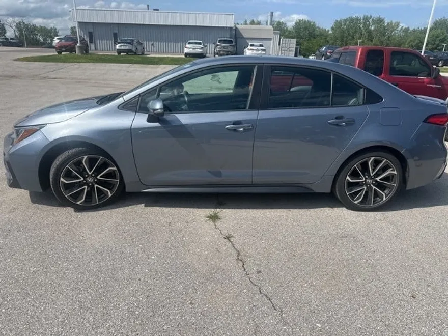 2022 Toyota Corolla SE photo 1