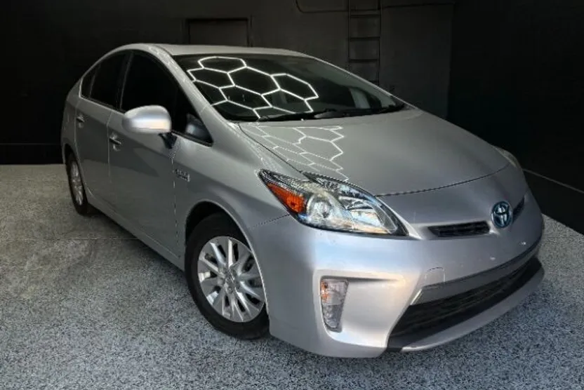 2014 Toyota Prius Plug-in photo 1