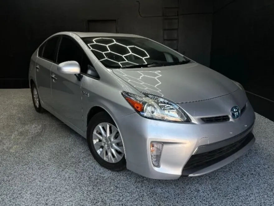 2014 Toyota Prius Plug-in photo 1