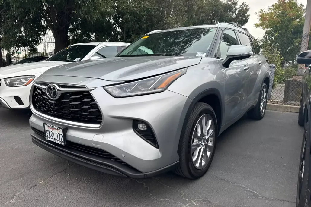 2024 Toyota Highlander Limited photo 1