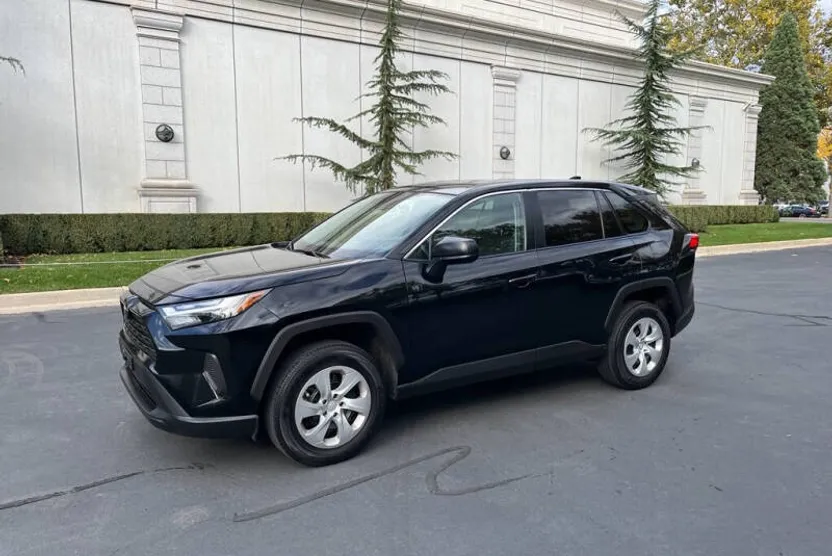 2024 Toyota RAV4 LE photo 1