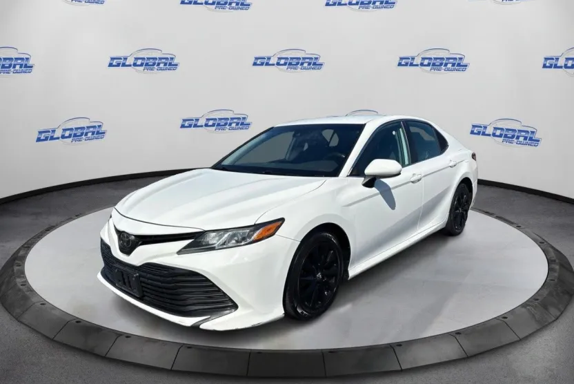 2019 Toyota Camry SE XLE photo 1