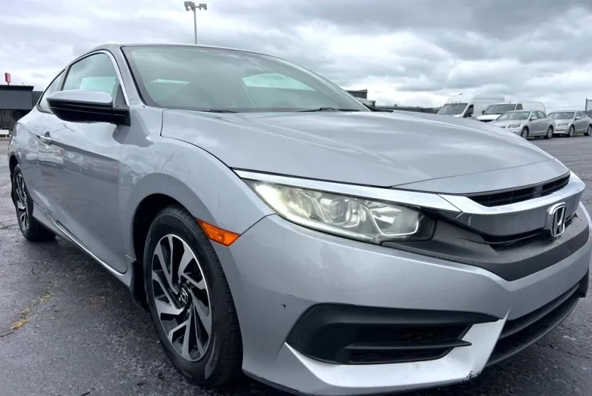 2016 Honda Civic photo 1