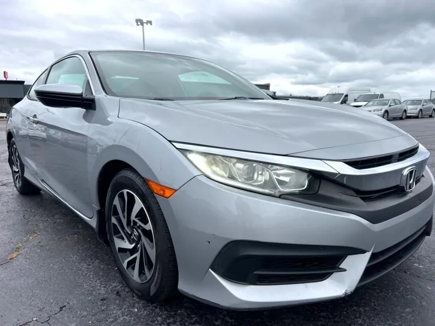 2016 Honda Civic photo 1
