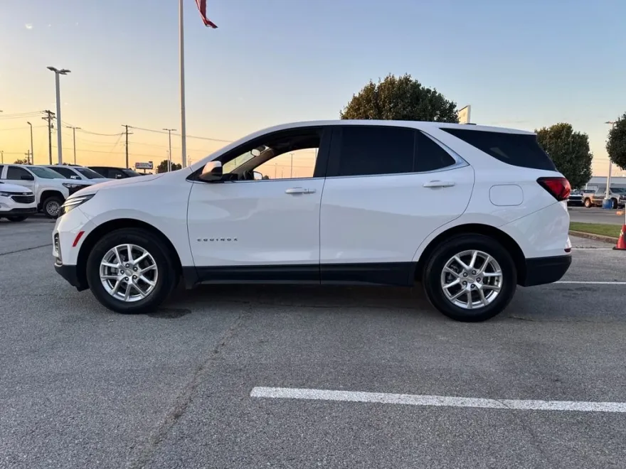 2024 Chevrolet Equinox LT photo 1