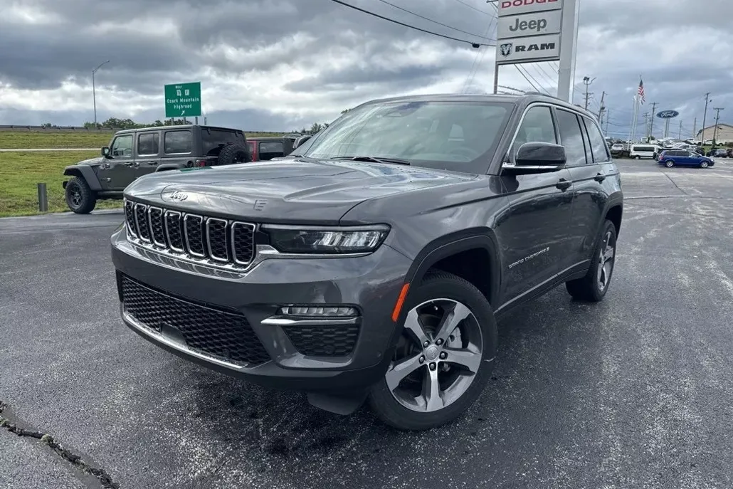 2025 Jeep Grand Cherokee Limited photo 1