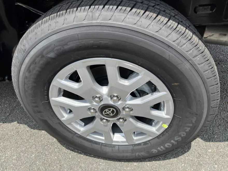 2025 Toyota Tacoma SR5 photo 1
