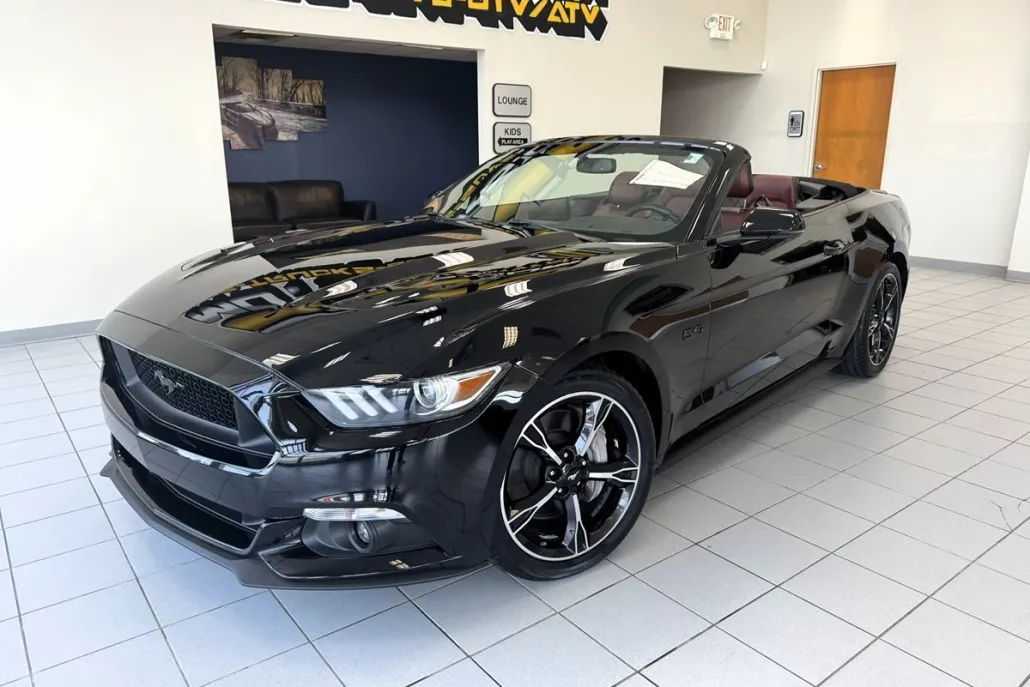 2017 Ford Mustang GT Premium photo 1