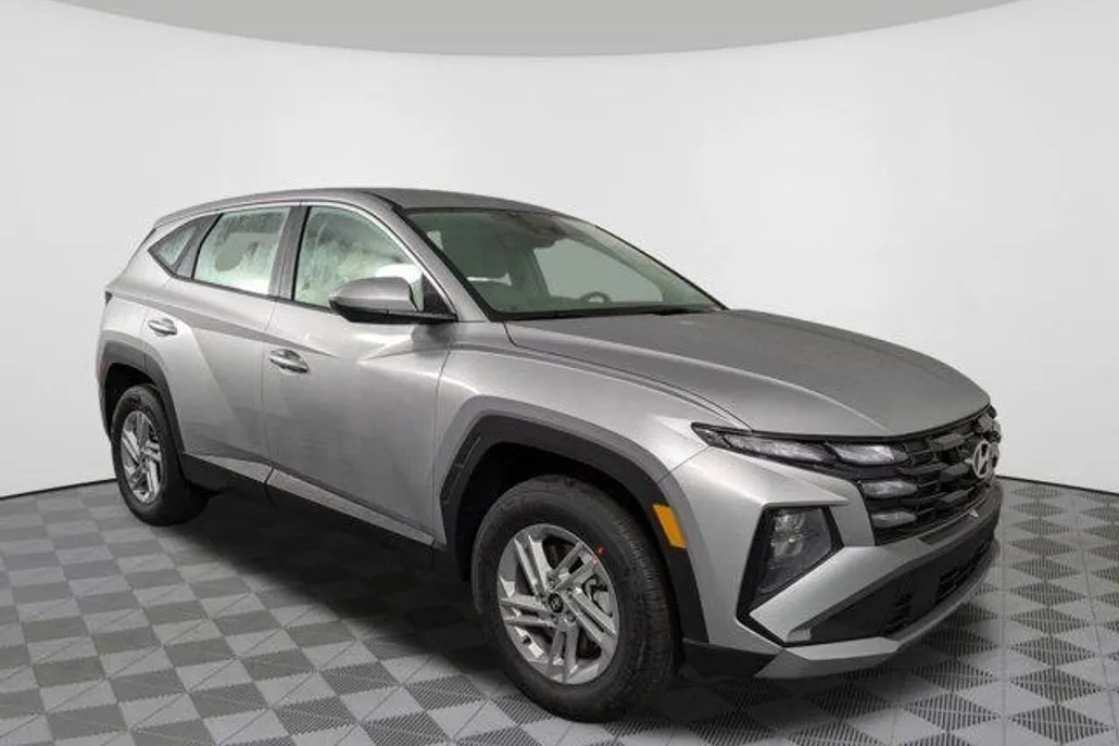 2025 Hyundai Tucson SE photo 1