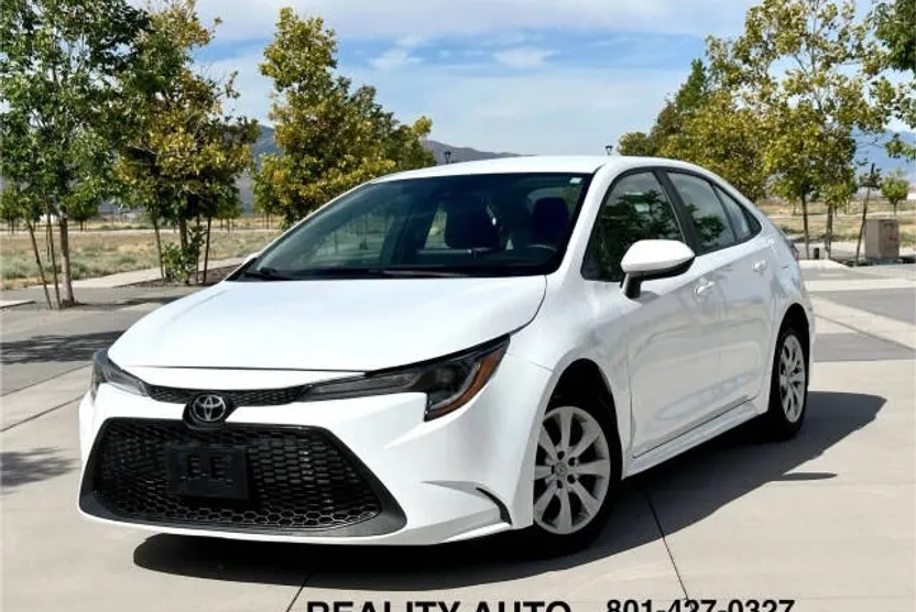 2020 Toyota Corolla LE photo 1