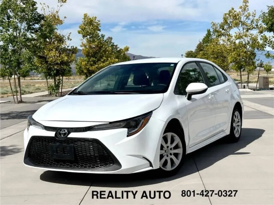 2020 Toyota Corolla LE photo 1