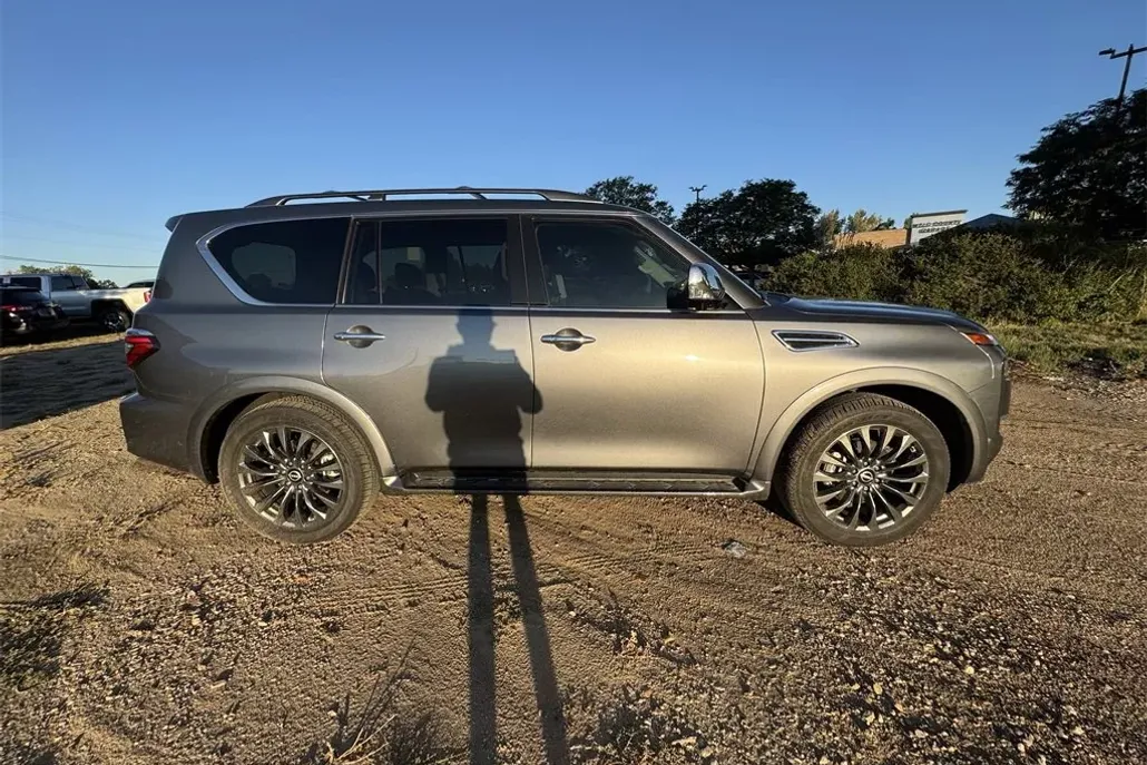 2024 Nissan Armada photo 1