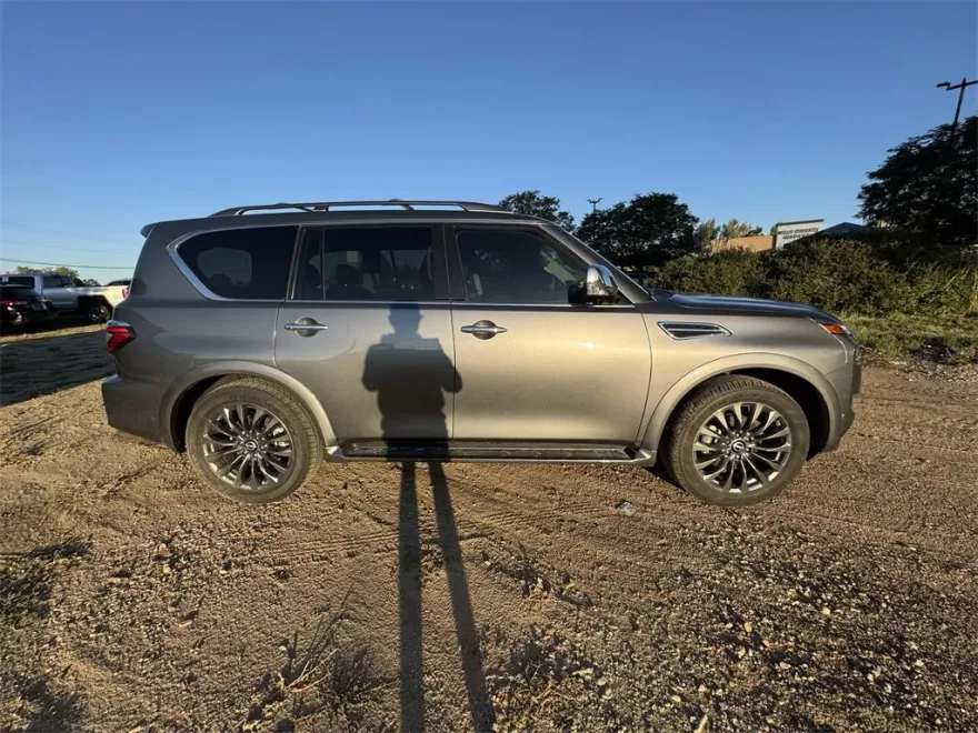 2024 Nissan Armada photo 1