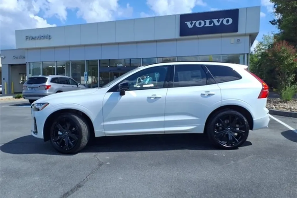 2026 Volvo XC60 B5 Black Edition photo 1