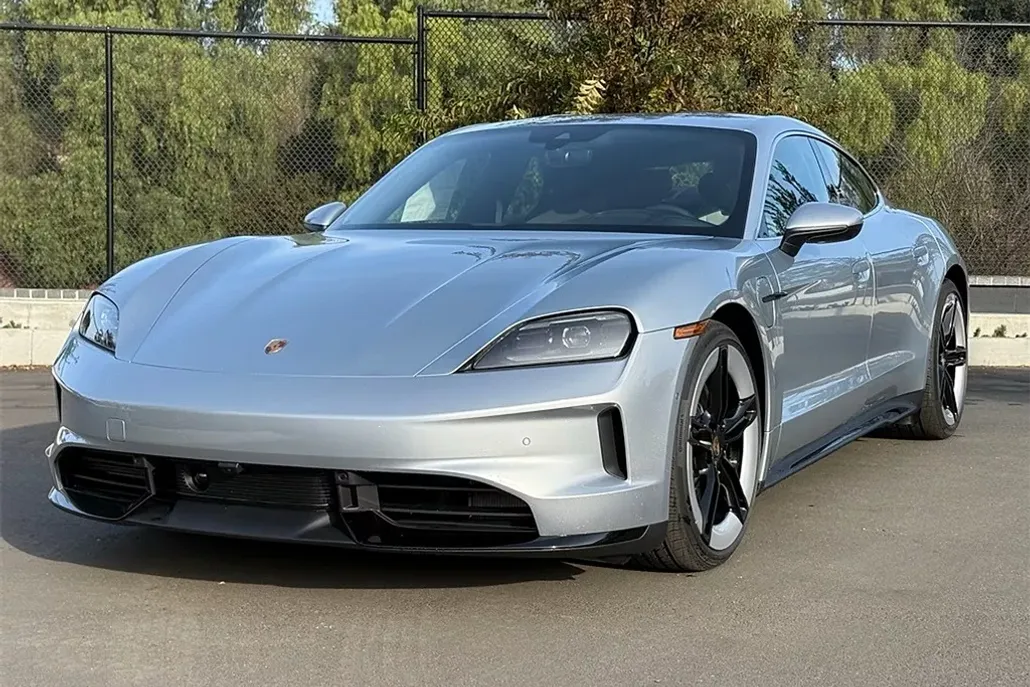 2025 Porsche Taycan 4S photo 1