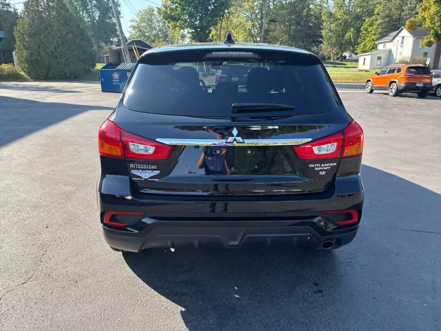 2019 Mitsubishi Outlander Sport SE photo 1