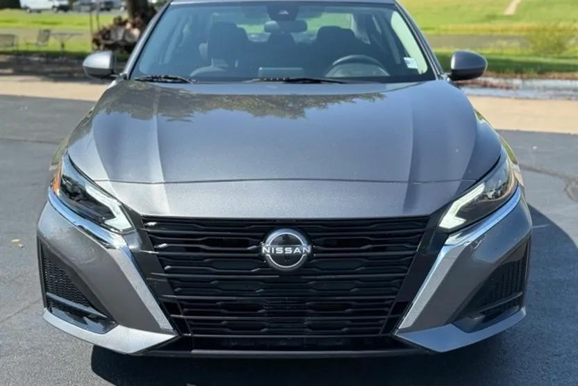2023 Nissan Altima 2.5 SV photo 1