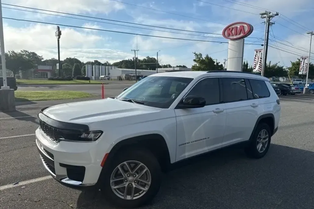 2024 Jeep Grand Cherokee Laredo photo 1