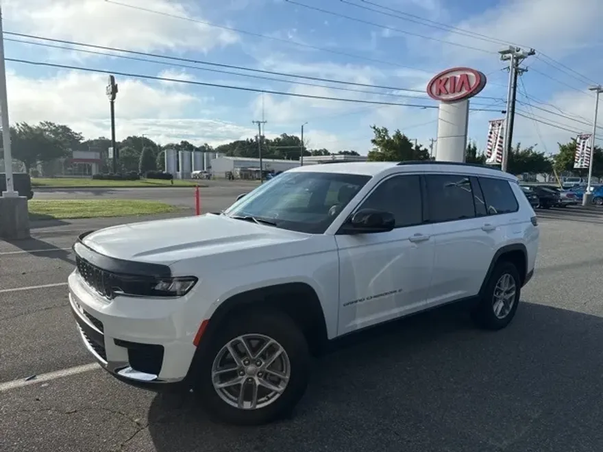 2024 Jeep Grand Cherokee Laredo photo 1