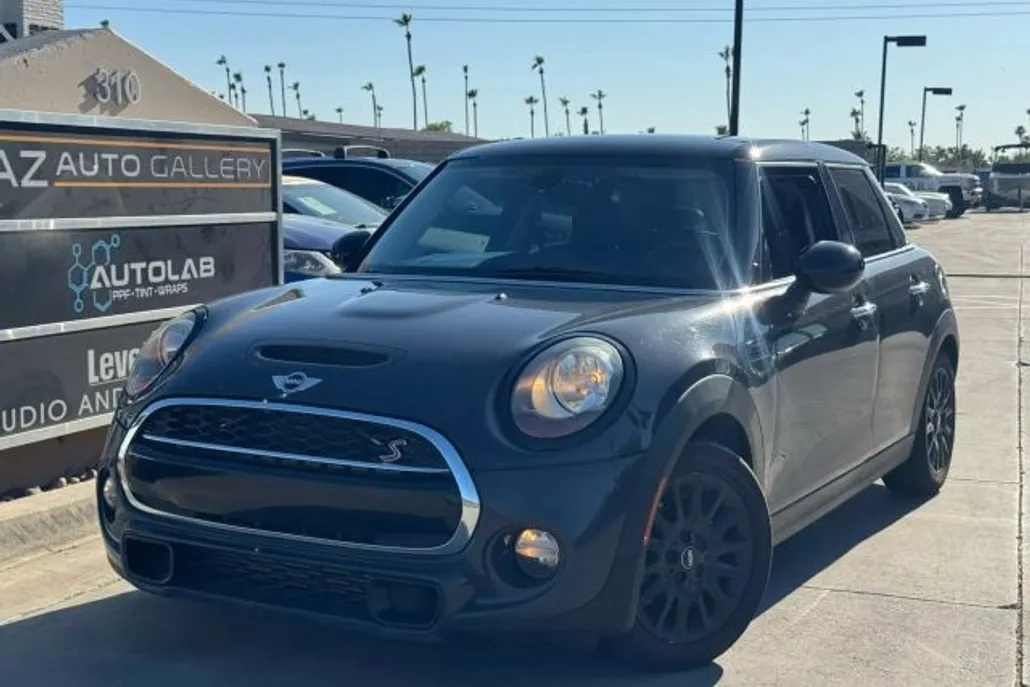 2016 Mini Cooper 4 Door Hardtop Oxford Edition photo 1