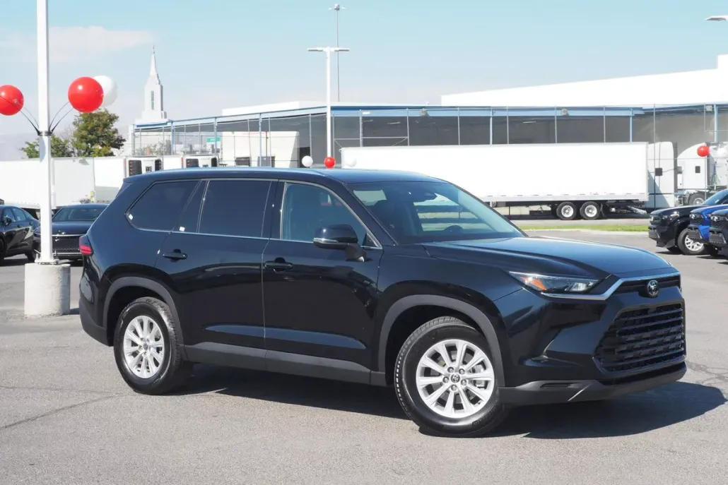 2025 Toyota Grand Highlander LE photo 1