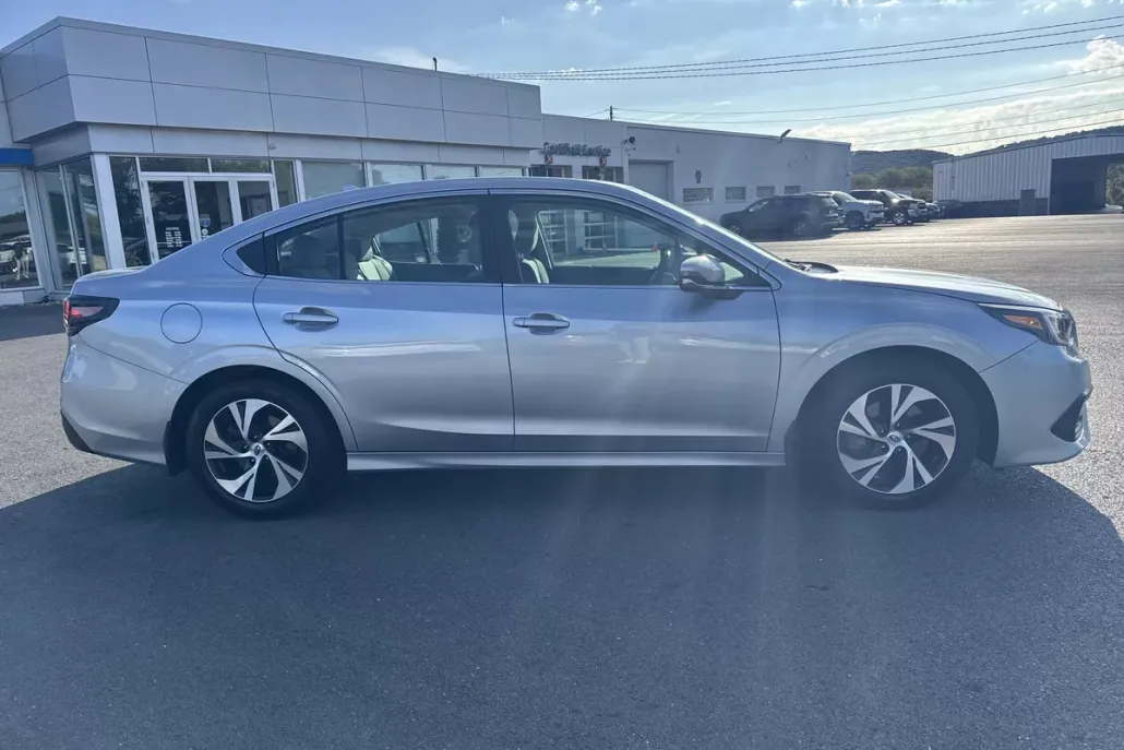 2022 Subaru Legacy Premium photo 1