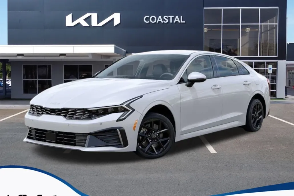 2025 Kia K5 LXS photo 1